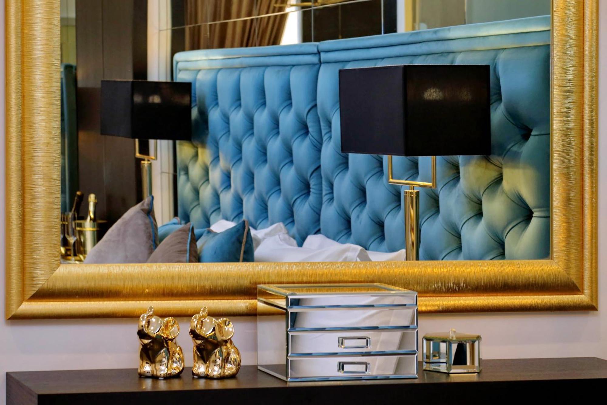 Spanish Gold Edition Rome Bagian luar foto