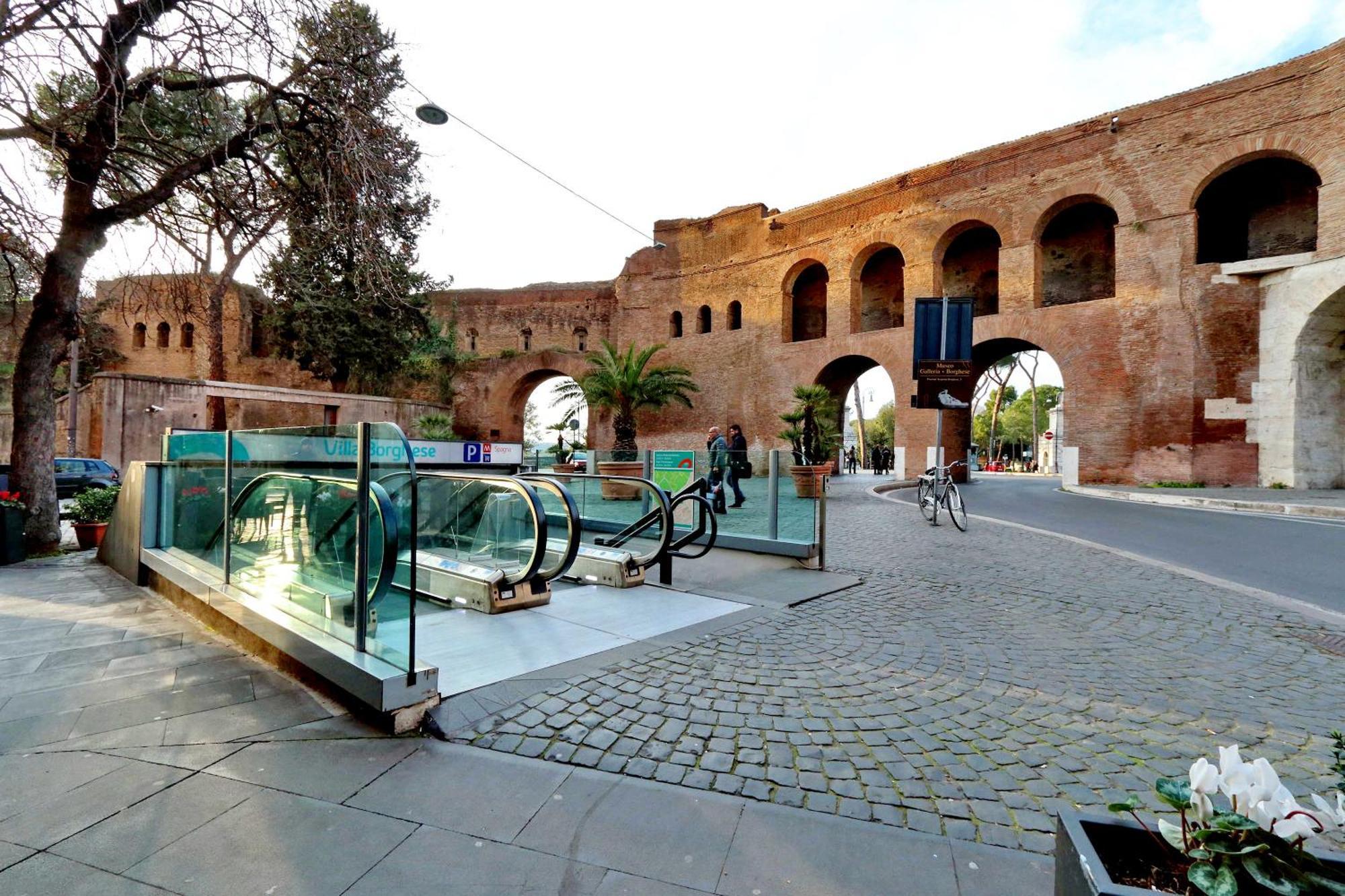 Spanish Gold Edition Rome Bagian luar foto